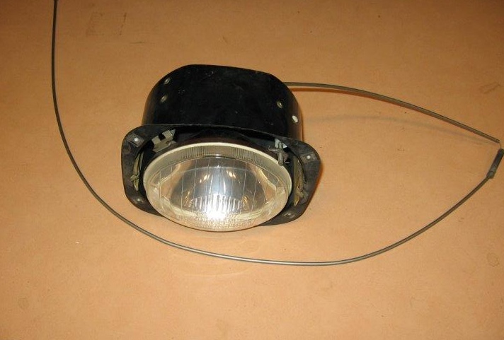 OD0664 Koplamp + pot voor Dyane 1ste type. Rechterzijde. Wordt compleet met kabel geleverd. New Old Stock (NOS)